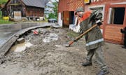 Aufräumarbeiten nach dem Unwetter vom 14. Juni 2015; in Kradolf sind die Schäden besonders gross. (Bild: Nana do Carmo)