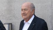 Keine Ruhe in Sachen Sepp Blatter: Die Schweizer Bundesanwaltschaft hat weitere Dokumente in Frankreich beschlagnahmt. (Bild: (AP))