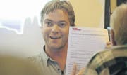 Marcel Fisch, Präsident des Vereins Sommernachtsfest Romanshorn, stellt das Programm von diesem Jahr vor. (Bild: Barbara Hettich)