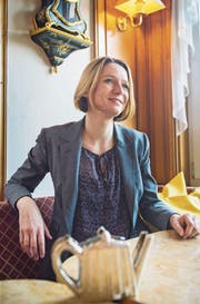 Im Frauenfelder Café Rhyhof: Die gelernte Primarlehrerin Henriette Engbersen spricht über ihre neue Stelle beim Fernsehen. (Bild: Andrea Stalder)