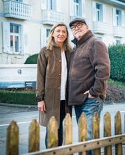 Marie-Anne und Andy Hostettler vor ihrem Hotel in Ermatingen. (Bild: Andrea Stalder)