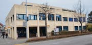 Das Gelände, auf dem das Postgebäude beim Wiler Bahnhof steht, wird in die viergeschossige Kernzone (K4) umgeteilt. (Bild: Philipp Haag)