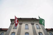 Die St.Galler Regierung erwartet ab 2019 wieder rote Zahlen in der Staatskasse. (Bild: Ralph Ribi)