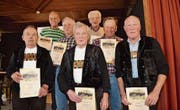 Die für ihre langjährige Tätigkeit ausgezeichneten Älpler, Walter Näf, Mario Breitenmoser, Josef Gerig, Hansruedi Ammann, Marküs Rüegg, Werner Mock und Hanspeter Bleiker (von links). (Bilder: Adi Lippuner)