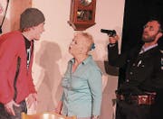 Auf der Bühne des Vorstadttheaters im Eisenwerk geht es turbulent her und zu. (Bild: Christof Lampart)