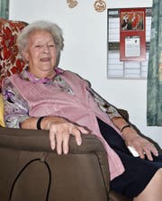 Maria Schmid in ihrem Zimmer im Alterswohnheim Möösli. Hier wohnt sie seit 2003. (Bild: Alexandra Gächter)