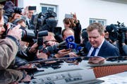 Am Montag hatten Tausende vor dem Parlament Gunnlaugssons Rücktritt gefordert - dieser ist den Forderungen nun nachgekommen. (Bild: Keystone)
