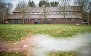 Feiert in drei Jahren ihr hundertjähriges Bestehen: die Festhalle Rüegerholz. (Bild: Reto Martin)