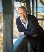 Kurt Henauer auf dem Balkon des Gemeindehauses. (Bild: Reto Martin)