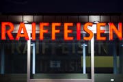 Die Wogen bei Raiffeisen gehen hoch - der Verwaltungsrat steht in der Kritik. (Bild: GIAN EHRENZELLER (KEYSTONE))