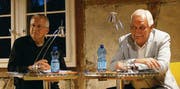 Den «Sprung aus dem Kopf» wagt Autor Jochen Kelter (r.) in seinen Texten. Seinen neuen Essayband hat er mit Stefan Keller diskutiert. (Bild: Severin Schwendener)