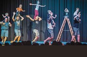 Die «Turnvereingoofe» zeigen ein gelungenes turnerisches Zusammenspiel mit ihren Vätern. (Bild: Andrea Stalder)