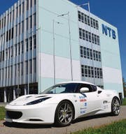 Der «SunCar» wurde von Studenten der NTB und ETH entwickelt und ist alltagstauglich. (Bild: Markus Rohner)