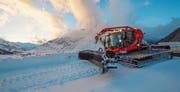Pistenfahrzeuge sind teils von der Mineralölsteuer befreit. (Bild: Sigi Tischler/KEY (Andermatt, 6. Dezember 2013))