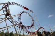 Die Achterbahn «Cobra» im Conny-Land steht. (Bild: Benjamin Manser)