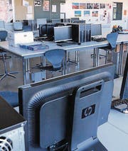 Der veraltete Informatikraum im Befang wird neu ausgestattet. (Bild: Hannelore Bruderer)