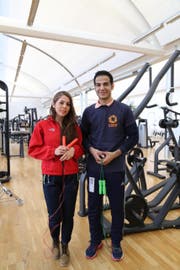 Roya Akbari und Amir Kazemi trainierten vor ihrer Reise im Update Fitness in Rorschach. Während ihrer Zeit in der Hafenstadt besuchten sie auch eine Schulklasse und den Verein Löwenquartier (Bild: Perrine Woodtli)
