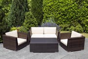 Bequem, aber meist aus Kunststoff geflochten: Moderne Rattan-Möbel. (Bild: fotolia)