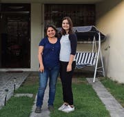 Sarah Ottiger mit ihrer Gastmutter in Arequipa, Peru. (Bild: PD)