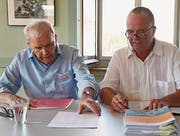 Hans Weber und Damian Miller erzählen Thurgauer Schulgeschichte. (Bild: Yvonne Aldrovandi-Schläpfer)