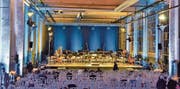Selbst im Rohausbau strahlt die Kulturhalle im Presswerk urbanen Charme aus, wie hier vor Beginn eines Konzertes. (Bild: Max Eichenberger)