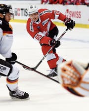 Der Rheintaler Ramon Untersander erzielt das 1:1. (Bild: Melanie Duchene/KEY)