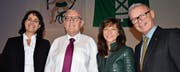 17. Dezember: Der Grabser Gemeindepräsident Rudolf Lippuner (Zweiter von links) wird auch von Liechtensteins Landtagsvizepräsidentin Jolanda Lanter-Koller (links) und den St. Galler Regierungsmitgliedern Heidi Hanselmann und Martin Klöti verabschiedet. (Bilder: Thomas Schwizer)