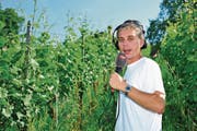 SRF-Moderator Reto Scherrer vertritt die Kontraseite. (Bild: Mario Testa)