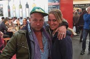 Der Schwellbrunner «Kuk» mit einer unbekannten Schönheit. Sie hiesse Anna, vermutet «KuK». (Bilder: Kiebitz)