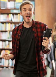 Der Youtuber PewDiePie wird millionenfach aufgerufen, auch weil er in perfektem Englisch spricht. (Bild: J. Countess/Getty (29. Oktober 2015))