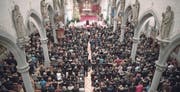 Zahlreiche Gläubige fanden am Samstag den Weg in die Herz-Jesu-Kirche. (Bild: Denis Dragojlovic/PD)