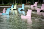 Die Betonsitze im Kreuzlinger Hafen stehen bereits im Wasser. (Bild: Reto Martin)