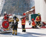 Bei einem Feuerwehreinsatz gibt es mehrere Arbeitsplätze.
