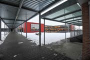 Die Schule Erlen: Der Beschuldigte war hier als Abwart tätig. (Bild: Donato Caspari)