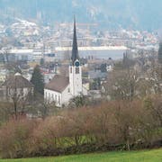 Blick über Mollis hinweg nach Näfels auf der anderen Talseite. (Bild: Urs Bader)