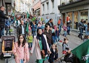 «Steckliträge»: Seit 1669 ziehen Kinder, Eltern und Schützen im Herbst durch die Gassen der Altstadt.