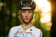 Jolanda Neff ist im Verletzungspech - sie muss pausieren. (Bild: GIAN EHRENZELLER (KEYSTONE))
