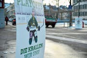 HCT-Plakate wie hier an der Rathausstrasse waren während einer Woche im ganzen Dorf zu sehen. (Bild: Mario Testa)