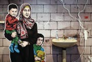 In der Ausstellung kann man fünf Menschen auf der Flucht begleiten – zum Beispiel die Syrerin Hayat. Sie ist mit ihren Kindern nach Libanon geflohen, wo sie in einer versifften Garage Unterschlupf gefunden hat. (Bild: Manuel Lopez/KEY (Zürich, 27. Oktober 2016))