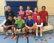 Die Handballtalente der NET werden vom ehemaligen NLA-Spieler Philipp Bärtschi (links) trainiert. (Bild: pd)