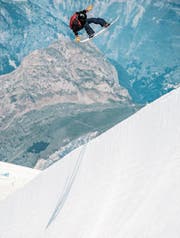 Jan Scherrer bei einem Training in Les Deux Alpes in den französischen Alpen. (Bild: Luca Crivelli)
