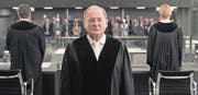 Recht oder Unrecht? Eine schwierige Entscheidung, die in diesem Film die Zuschauer übernehmen müssen und nicht der Richter (Burghart Klaussner). (Bild: Julia Terjung/SRF)