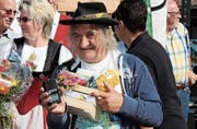 Felix Brenner freut sich über die Altnauer Medaille. (Bild: Barbara Hettich)