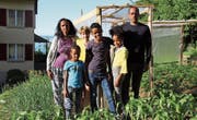 Michaela Buob besucht Letensea und Okube mit ihren Kindern Segen, Philmon und Lydia regelmässig. (Bild: Lisa Wickart)