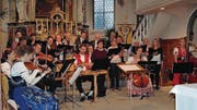 Der Kirchenchor erhält prominente Unterstützung durch die Geschwister Küng und Violinist Jakob Diblik. (Bild: Gisela Tobler)