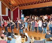 Beim Flashmob machten alle mit. (Bild: PD)