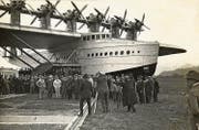 Belegschaft vor dem Probeflug zur Belastungsprobe der Dornier X. (Bild: Staatsarchiv St. Gallen/Firmenarchiv FFA)