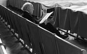 Paul Huber 1998 in der Tonhalle St. Gallen während einer Probe zu seinem Cellokonzert. (Bild: Philipp Baer)