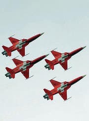 Patrouille Suisse in Formation. (Archivbild: Urs Bucher)