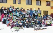 Die Schülerinnen und Schüler der Mittelstufe Waldstatt sind startklar für ihr Skirennen. (Bild: PD)